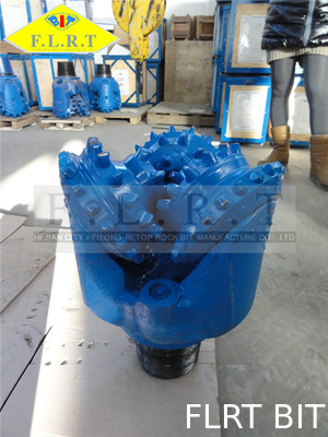 Good price Μπλε Tricone κομμάτι τρυπανιών 13 5/8» FSG515G IADC 515 για τον ημίσκληρο σχηματισμό σε απευθείας σύνδεση